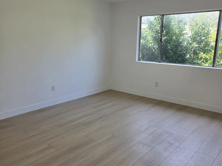 3414 W 17th St #7 — Photo 11