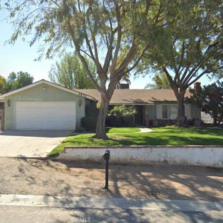3 bed, 1696 sqft, $3,895 — Photo 1