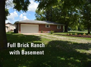 303 S Main St, New Douglas, IL