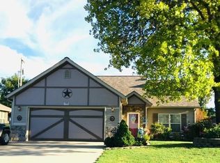 1332 Heather Ln, Webb City, MO 64870