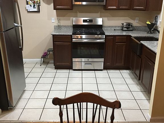 Tile Floor
Recessed Lighting