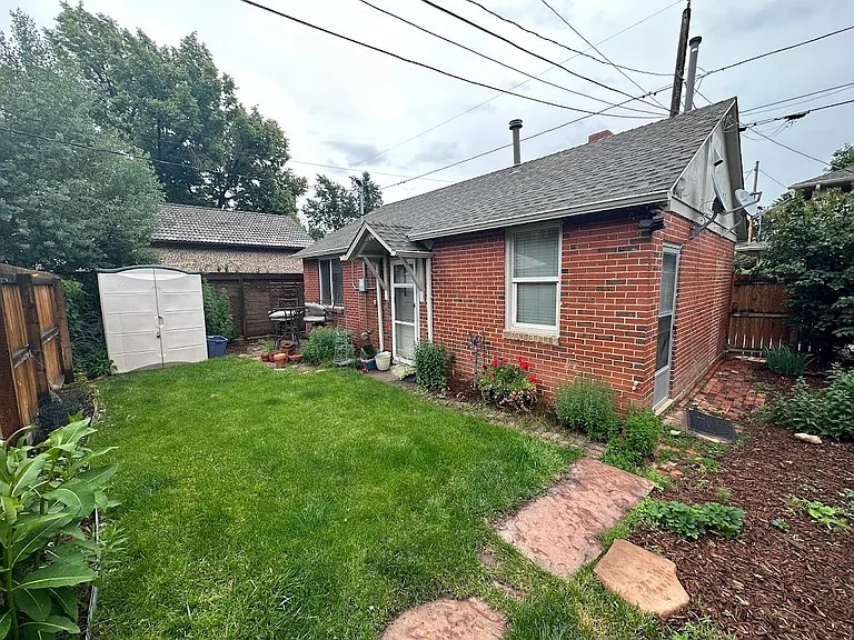 584 1/2 S Vine St — Photo 2