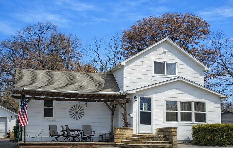 1st image of 213 S Division St