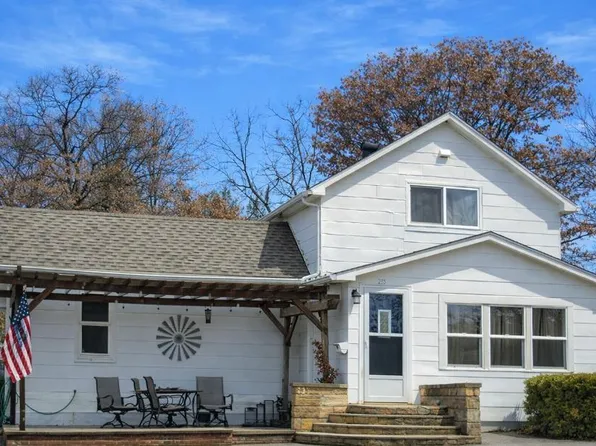 213 S Division St, Sumner, IA 50674