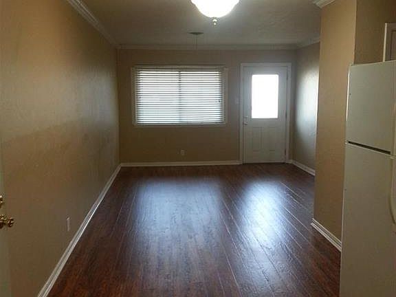 3rd image of 1413 Harrison Ln