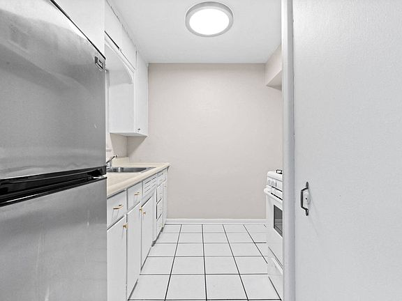 3rd image of 850 S Pearl St APT 2