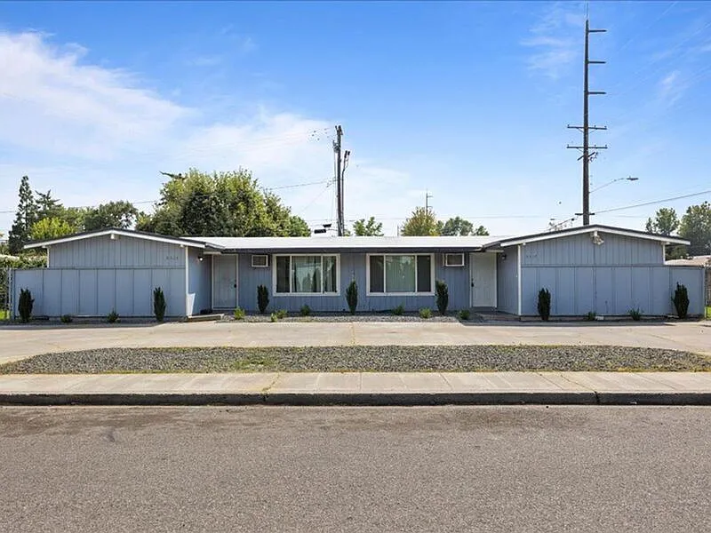 3 bed, 1.0 bath, 942 sqft, $1,950 — Photo 1