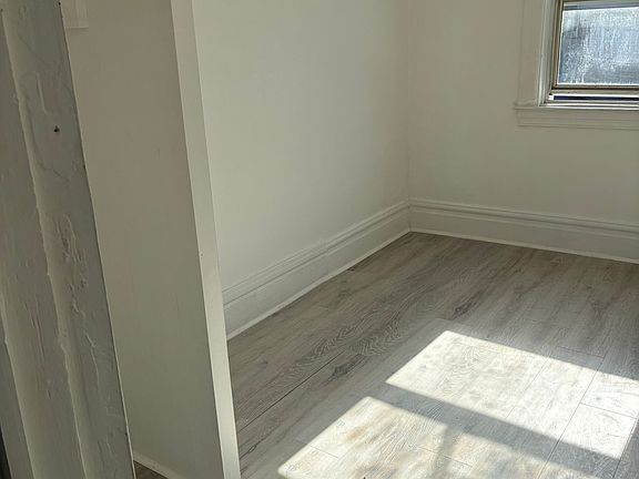 4th image of 2114 Spring St APT 2
