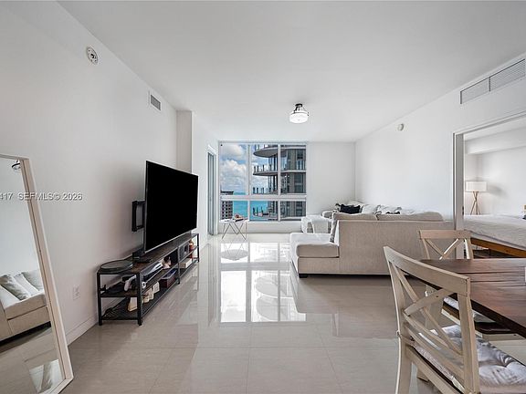5th image of 300 S Biscayne Blvd #T-3406