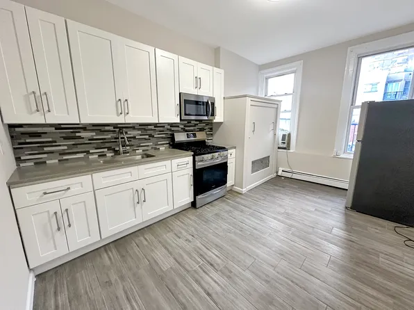 227-229 Washington Street image 3 of 16