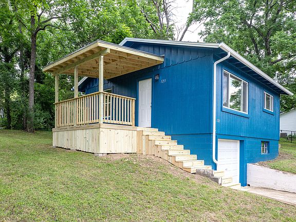 2nd image of 123 Lakeview Drive