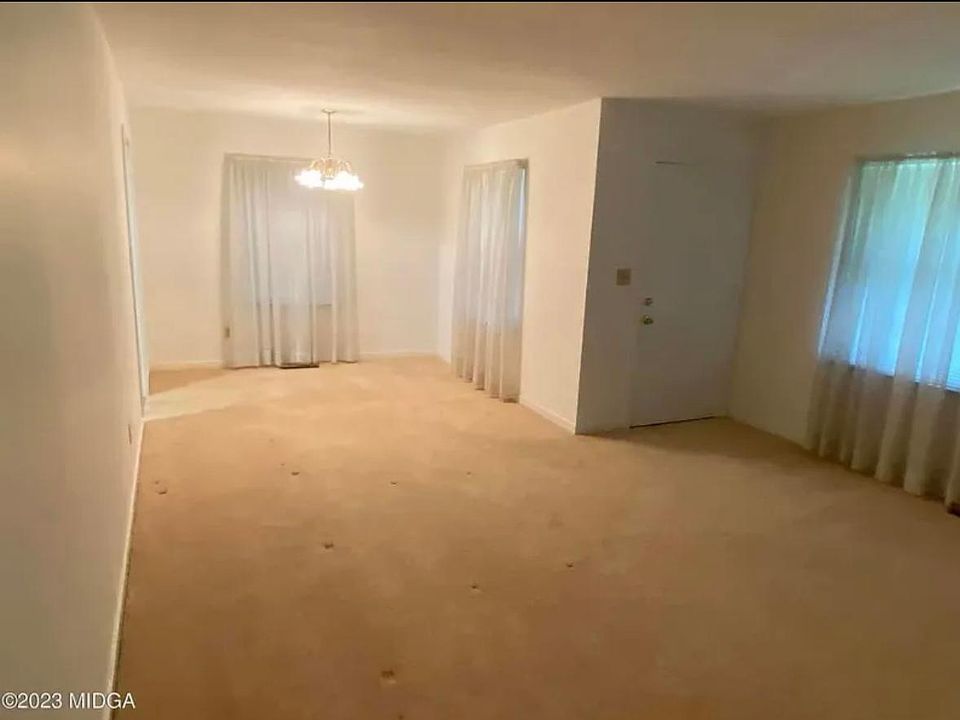 1st image of 1012 N Pine Knoll Dr