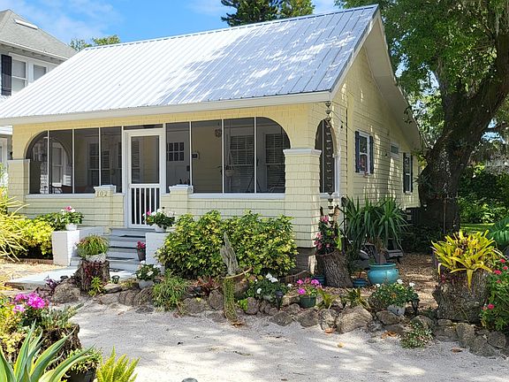 2nd image of 102 Clinch St