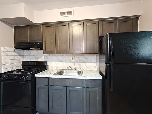 3rd image of 7108 Oxford Ave #4