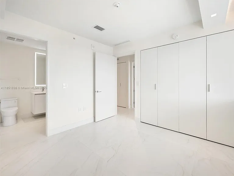 700 NE 24th St #5105 — Photo 8
