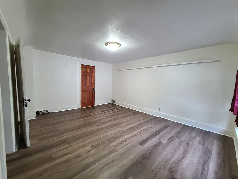 811 Elmore St #2 — Photo 4