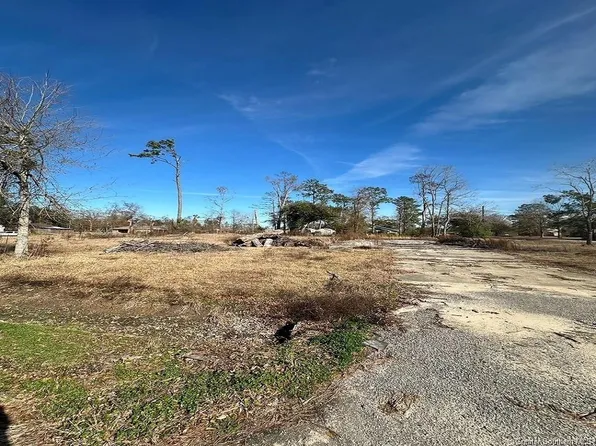 422 Debra Ln, Lake Charles, LA 70611