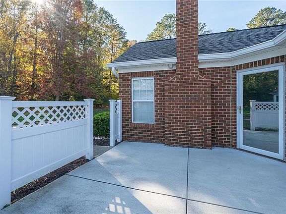 4th image of 212 Rainbrook Way