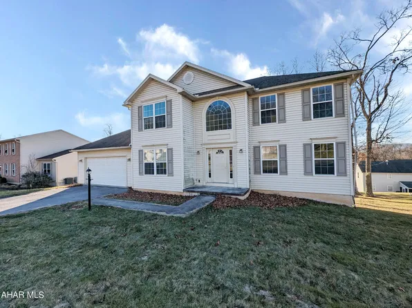 714 Chapel Dr, Altoona, PA 16602