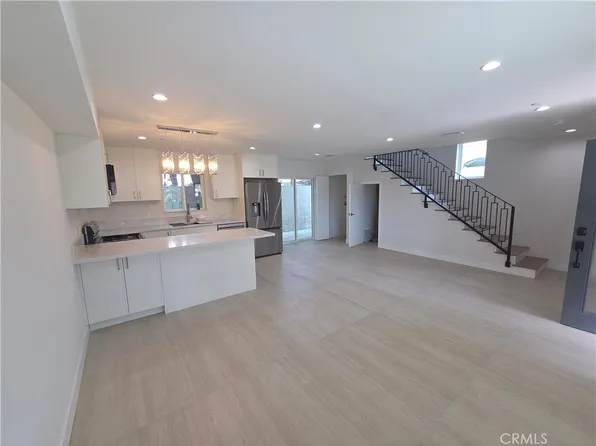 2515 Foothill Blvd, La Crescenta, CA 91214