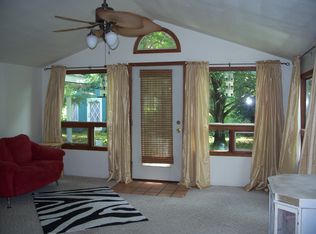 211 S Emerald Ln, Carbondale, IL 62901