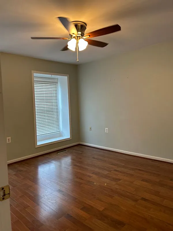 3 bed, 2.5 bath, 1360 sqft, $2,650 — Photo 2