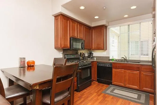 606 Kellogg St — Photo 14