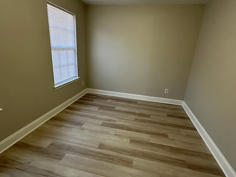 500 Stonehaven Cir #501 — Photo 8