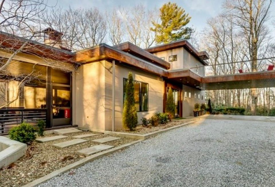 1st image of 2072 Bowery Rd