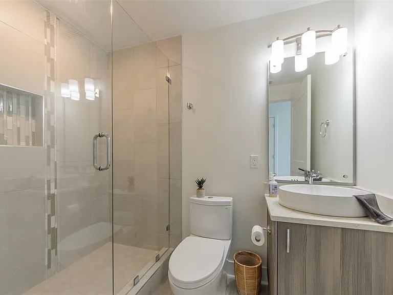15 Avalon St #702 — Photo 24