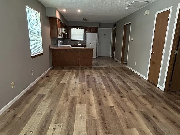 812 E Jackson St — Photo 8