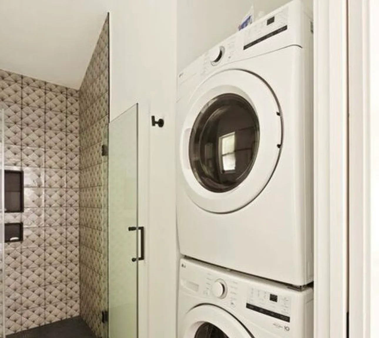 Studio, 400 sqft, $1,900 — Photo 2