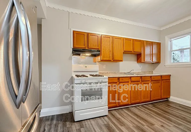 2525 Boarman Ave — Photo 3