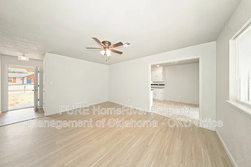 3 bed, 2.0 bath, 1054 sqft, $1,250 — Photo 4