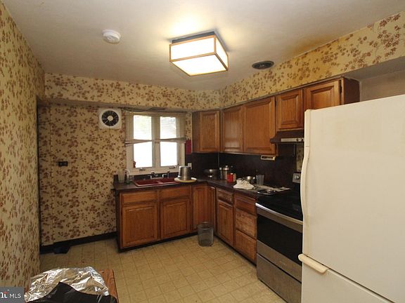 3rd image of 121 Lakedale Dr