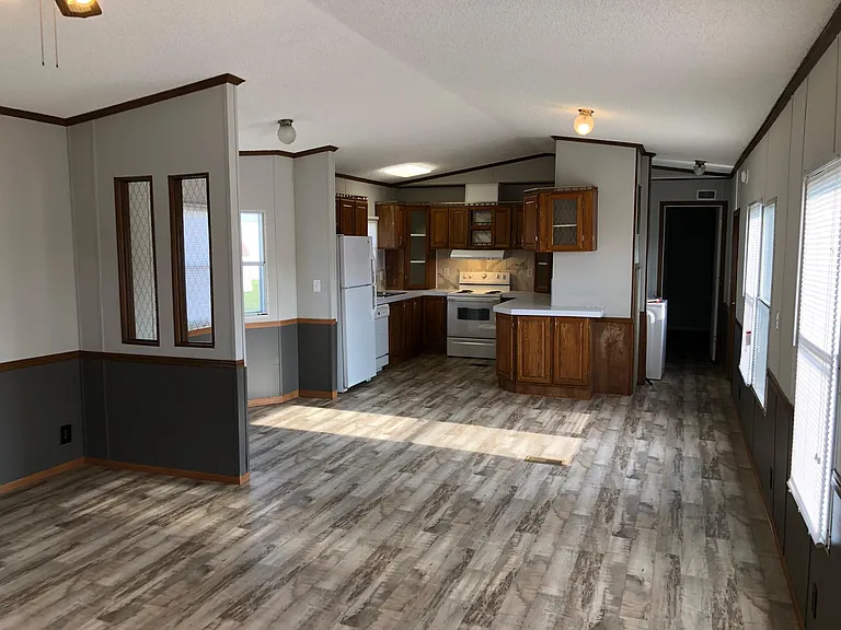 12905 Fairview Rd — Photo 9
