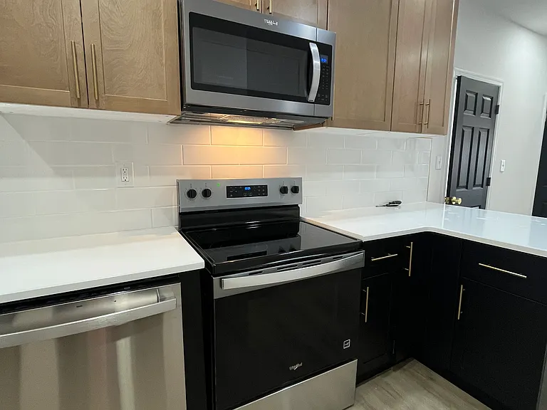 5856 Walton Ave — Photo 9