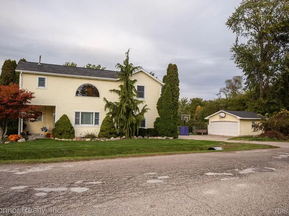 7995 Lakeshore Rd, Lexington, MI 48450