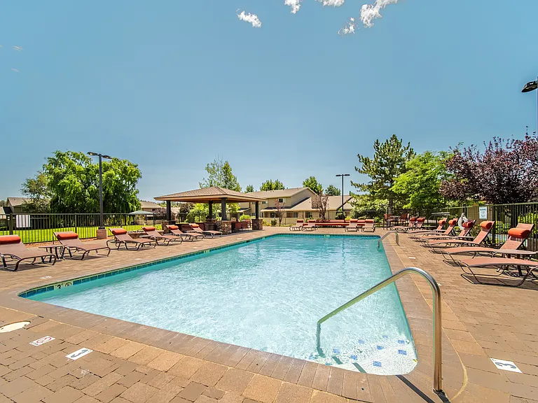 Country Club Meadows Apartments — Photo 3