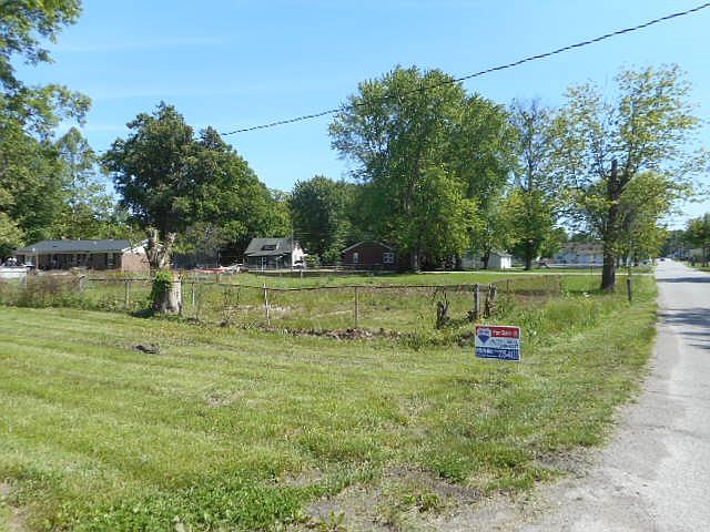 2nd image of 2476 W Woodland Ave