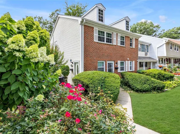 413 Towne House 2nd Fl, Hauppauge, NY 11788