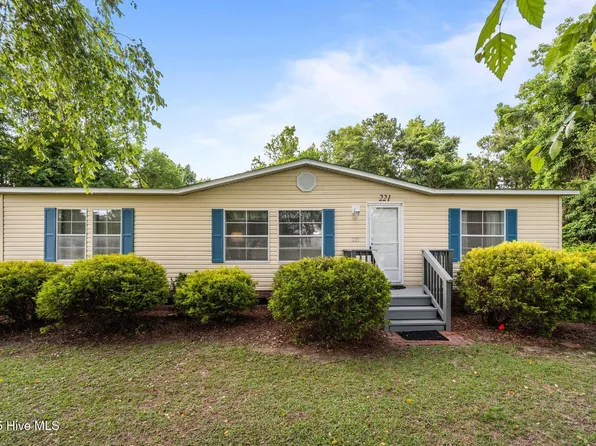 221 Cedar Hollow Court, Sneads Ferry, NC 28460