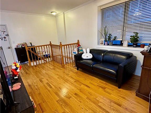 5th image of 1733 E 4th St APT 1-A
