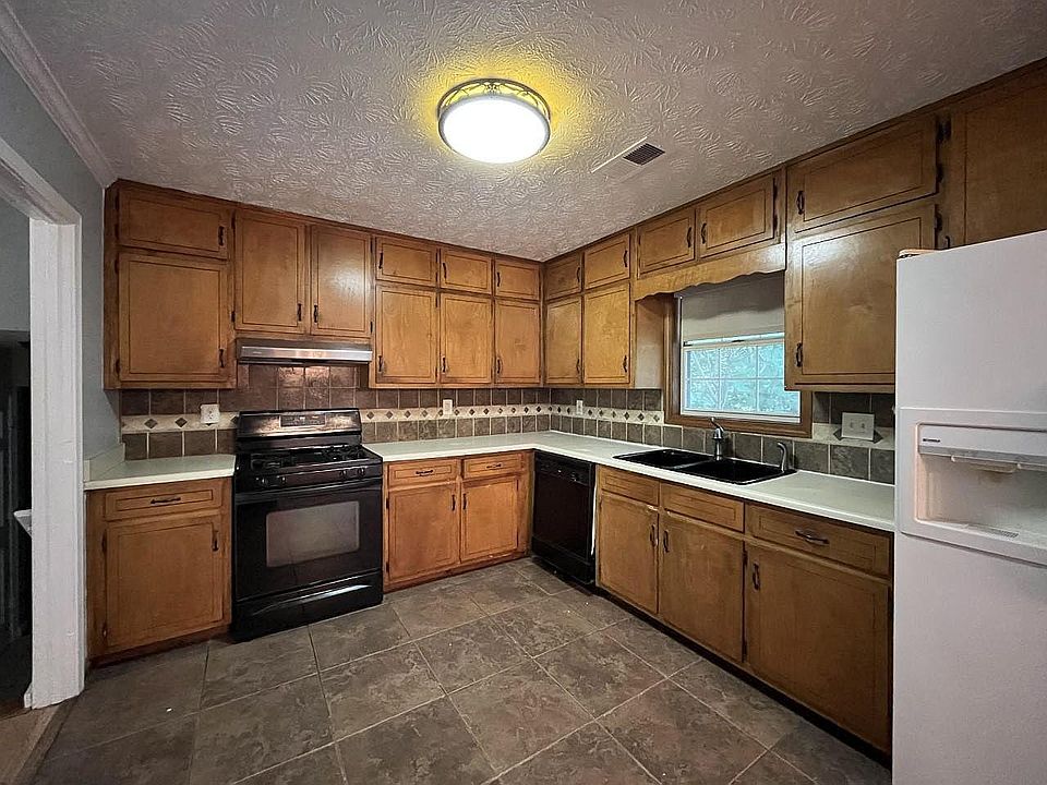 1st image of 465 Rocky Cove Trl