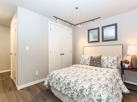 4th image of 1700 Gough St #7