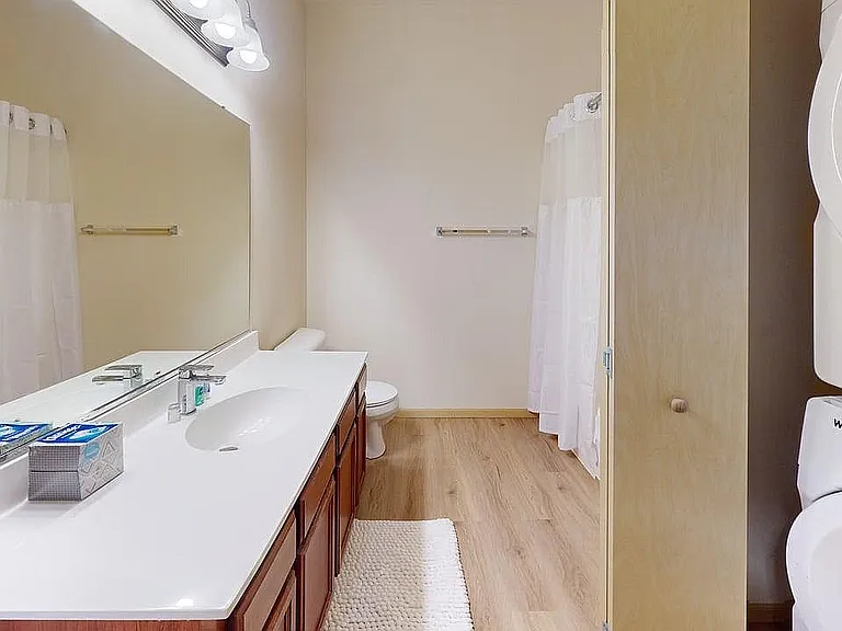 West-End-One-Bedroom-Bathroom