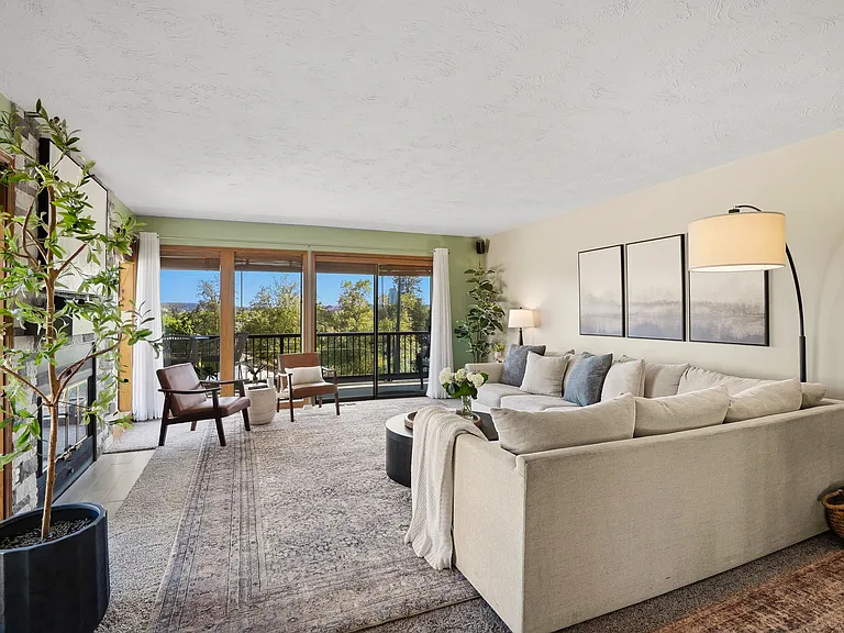 W Cora Ct — Photo 10