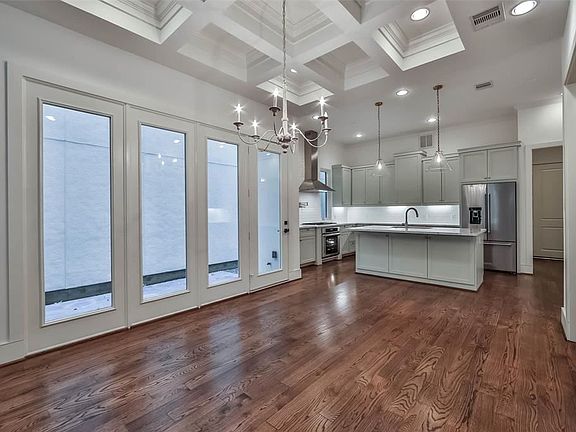 4th image of 4517 Blossom St