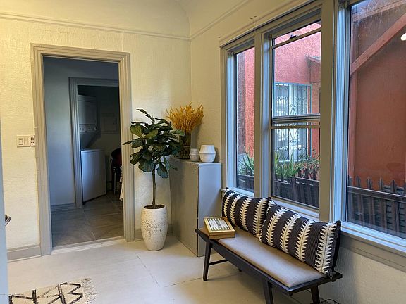 4th image of 1155 N Hicks Ave
