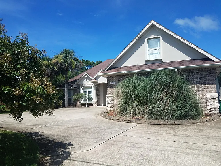 1866 Sunrise Dr — Photo 3